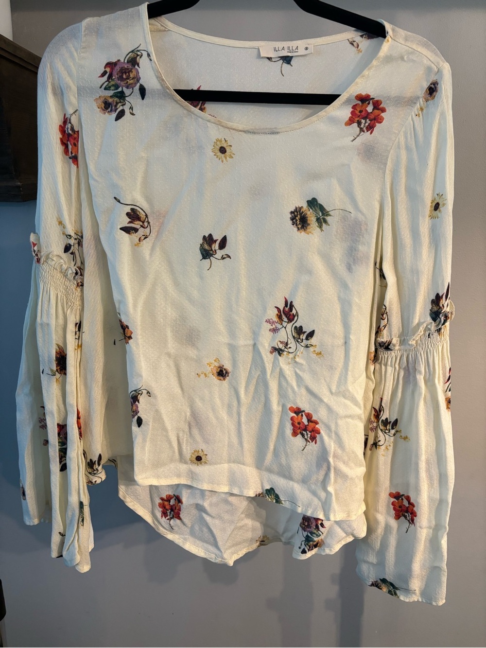 ILLA ILLA Cream Floral Bell-Sleeve Blouse size small